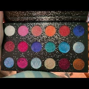 Glitter eye shadow pallet.